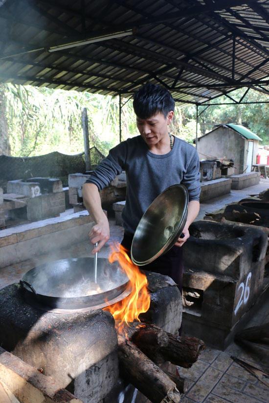 龍華富士康生產(chǎn)部員工活動(dòng)在深圳九龍山莊開展